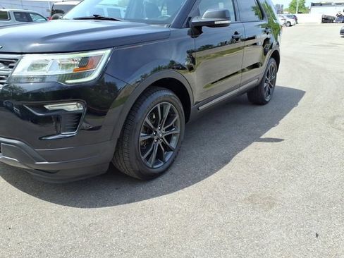 Used 2018 Ford Explorer XLT w/ Equipment Group 202A AWD/4WD image 4