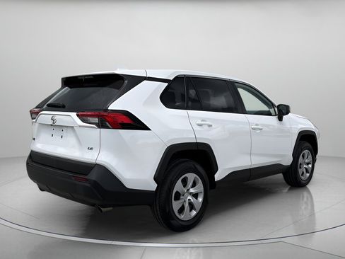 Used 2022 Toyota RAV4 LE FWD image 3