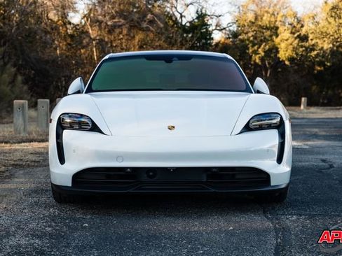 Used 2022 Porsche Taycan image 15