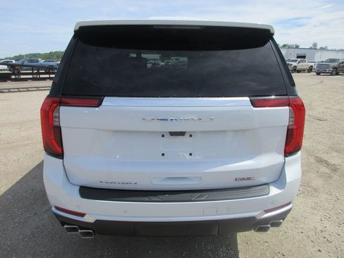 New 2026 GMC Yukon Denali w/ Denali Reserve Package AWD/4WD image 5