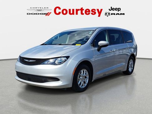Used 2023 Chrysler Voyager LX FWD image 9