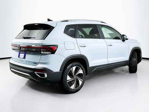 Used 2025 Volkswagen Taos SE w/ Panoramic Sunroof Package AWD/4WD image 7