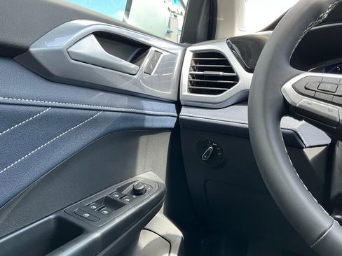 New 2025 Volkswagen Taos SEL image 22