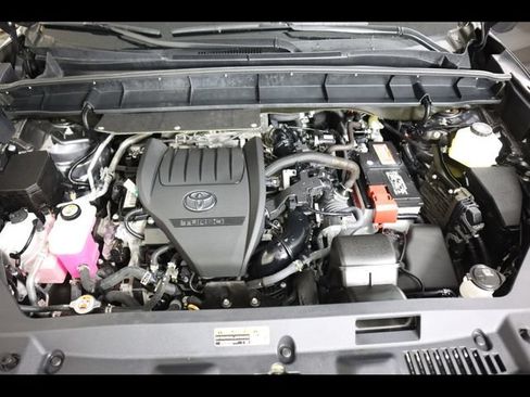 Used 2024 Toyota Highlander XLE AWD/4WD image 56