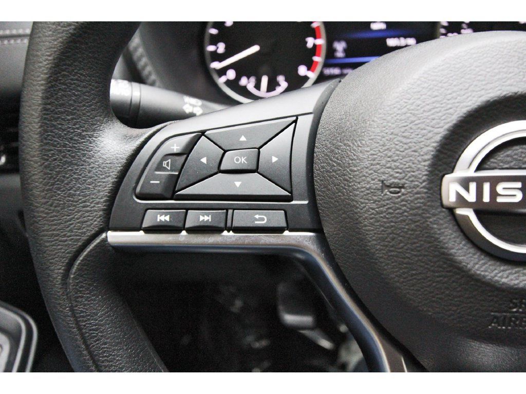 Used 2025 Nissan Sentra SV FWD image 17