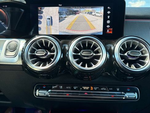 Used 2022 Mercedes-Benz EQB 300 4MATIC image 22