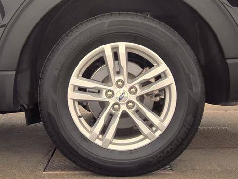Used 2024 Ford Explorer XLT w/ Equipment Group 202A AWD/4WD image 10