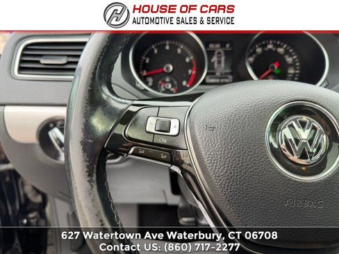 Used 2017 Volkswagen Jetta SE FWD image 25