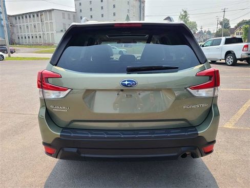 Used 2021 Subaru Forester Premium image 8