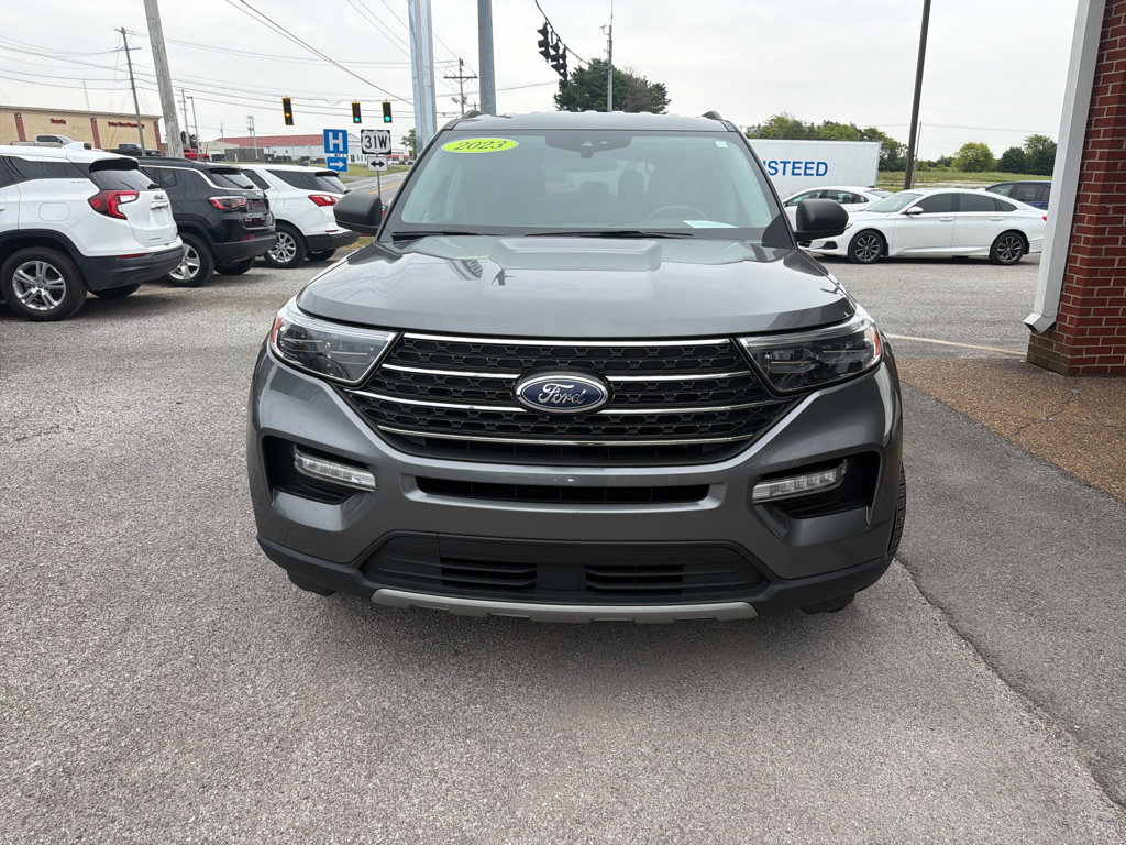 Used 2023 Ford Explorer XLT w/ Equipment Group 202A RWD image 2