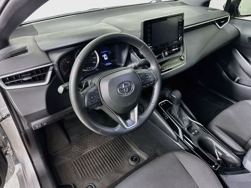 Used 2022 Toyota Corolla SE FWD image 2