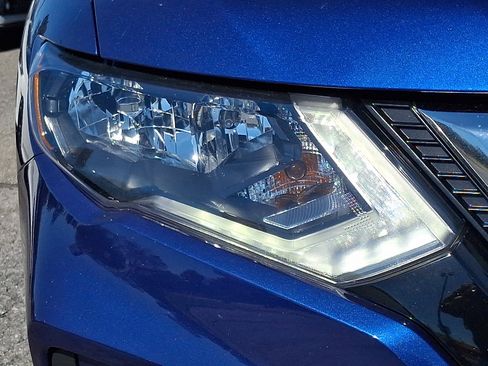 Used 2018 Nissan Rogue S image 9