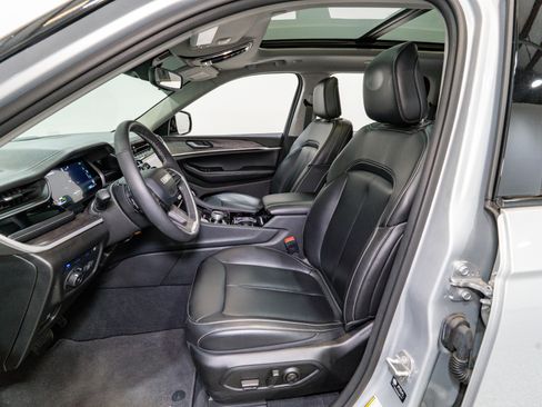 Used 2023 Jeep Grand Cherokee 4WD 4xe image 17