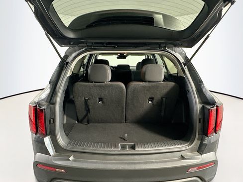 Used 2023 Kia Sorento LX image 30
