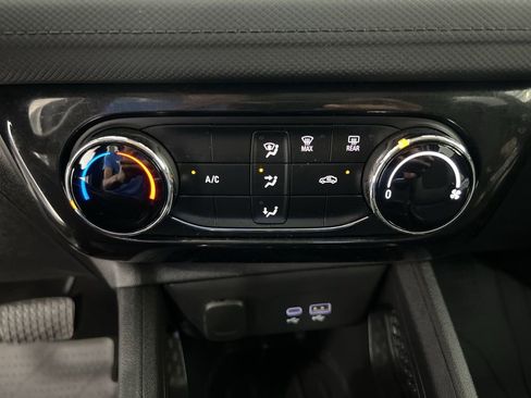 Used 2025 Chevrolet TrailBlazer LT w/ Driver Confidence Package image 16