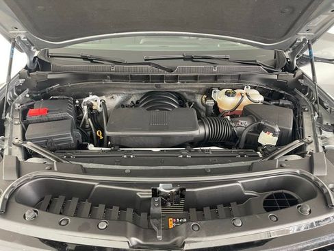 Used 2025 Chevrolet Suburban Z71 image 50