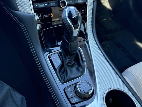 Used 2017 INFINITI Q60 Red Sport 400 image 29