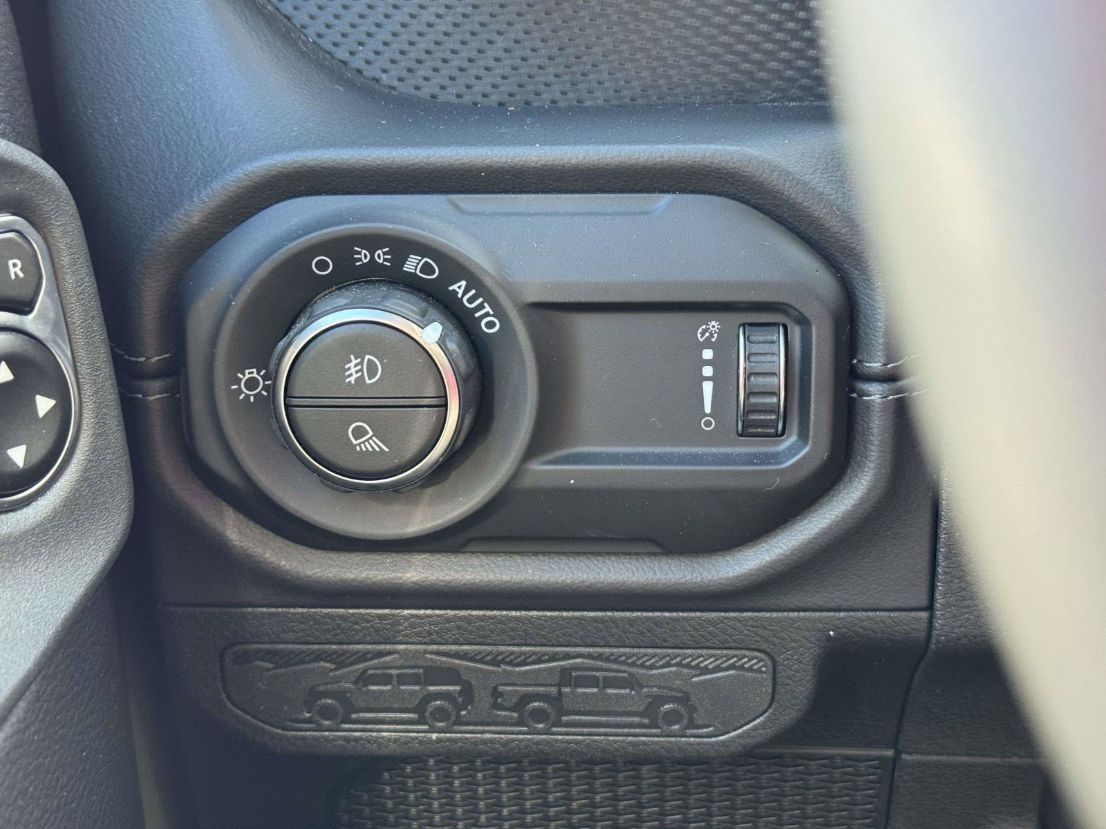 Used 2025 Jeep Gladiator Rubicon AWD/4WD image 15