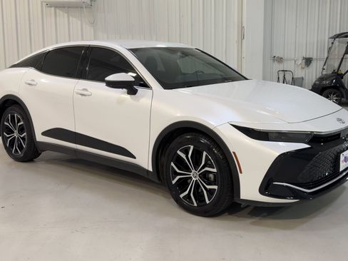 Used 2023 Toyota Crown XLE image 3