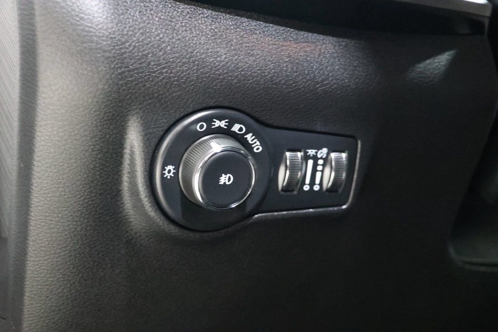 Used 2025 Jeep Compass Limited AWD/4WD image 21