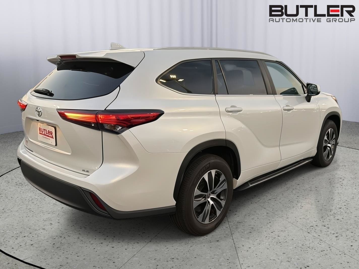 Certified 2023 Toyota Highlander XLE FWD image 6