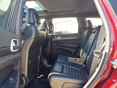 Used 2018 Jeep Grand Cherokee Limited AWD/4WD image 12