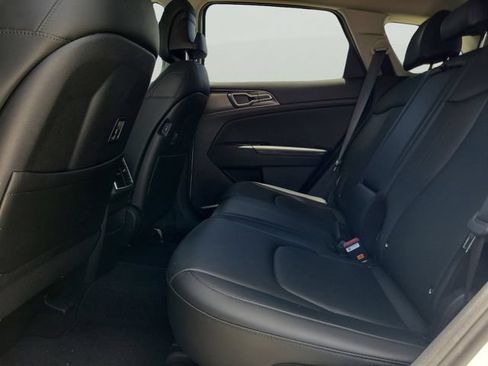 Used 2024 Kia Sportage EX FWD image 11