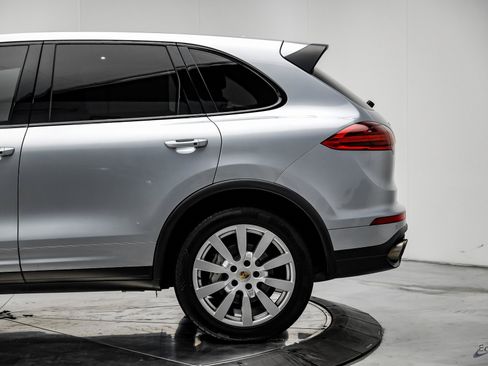 Used 2017 Porsche Cayenne S image 7