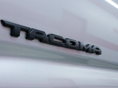 Used 2022 Toyota Tacoma SR5 RWD image 37
