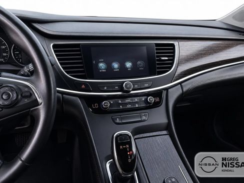 Used 2017 Buick LaCrosse Essence FWD image 11