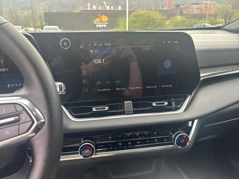 Used 2025 Chevrolet Equinox LT w/ Convenience Package II image 16