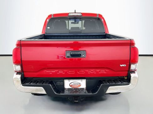Used 2018 Toyota Tacoma SR5 RWD image 5