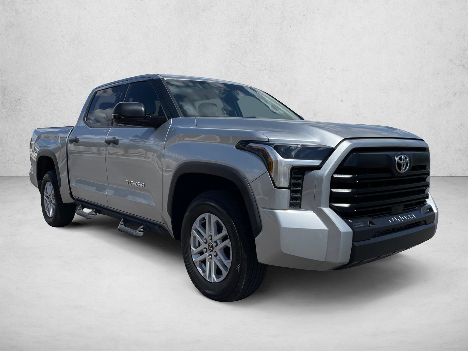 Used 2022 Toyota Tundra SR5 w/ SR5 Convenience Package AWD/4WD image 3