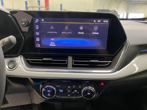 Used 2025 Chevrolet Trax LT FWD image 22