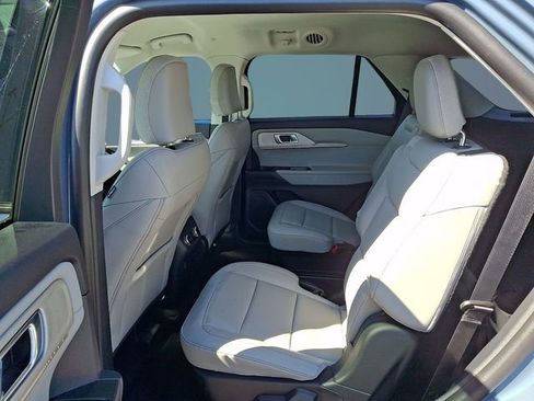 Used 2025 Ford Explorer Active w/ Active Comfort Package RWD image 7