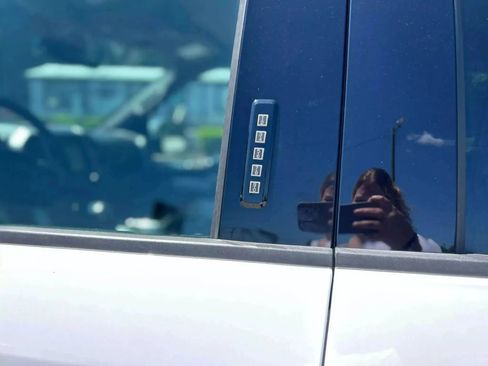 Used 2018 Ford F150 Lariat RWD image 11