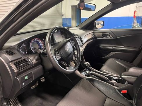 Used 2017 Honda Accord Sport image 22