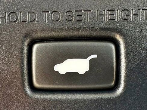 Used 2025 Acura MDX A-Spec image 17