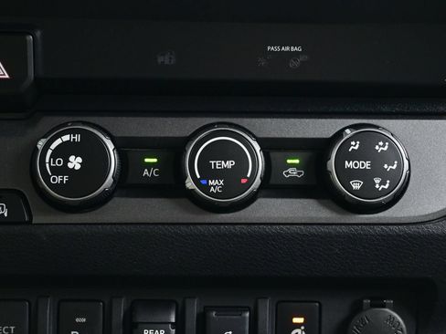 Used 2020 Toyota Tacoma TRD Off-Road w/ Technology Package AWD/4WD image 20