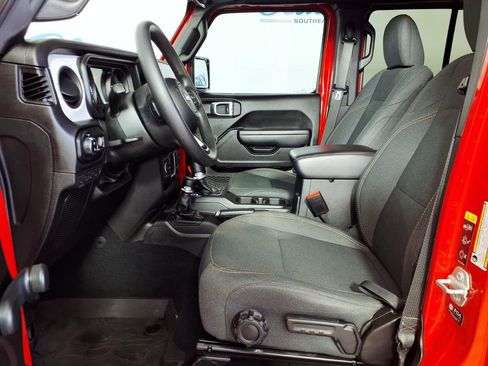 Used 2024 Jeep Gladiator Sport AWD/4WD image 9