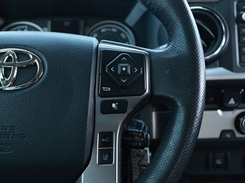 Used 2018 Toyota Tacoma SR5 RWD image 14