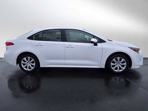 Used 2024 Toyota Corolla LE image 2