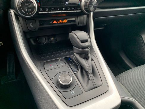 Used 2025 Toyota RAV4 LE image 40