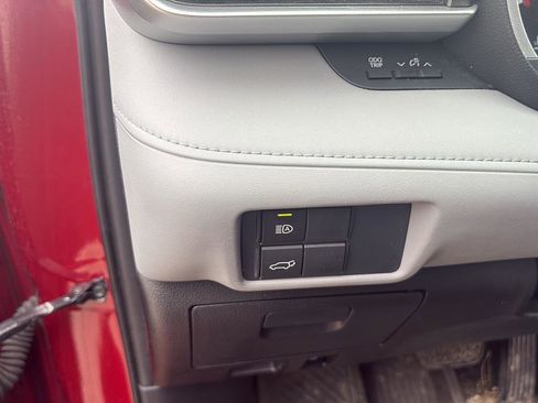 Used 2021 Toyota Highlander XLE image 22