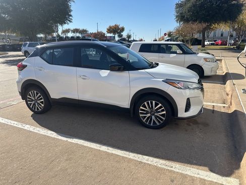 Certified 2023 Nissan Kicks SV image 5