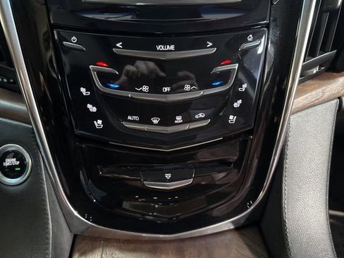 Used 2017 Cadillac Escalade Premium Luxury image 26