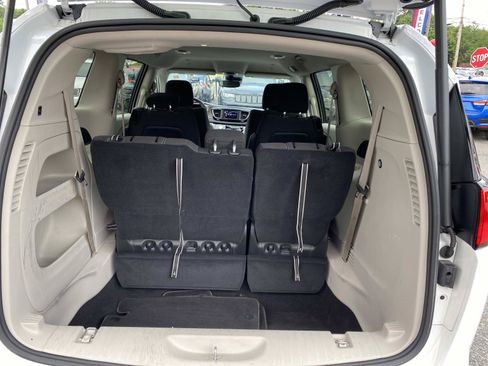 Used 2024 Chrysler Voyager LX FWD image 5