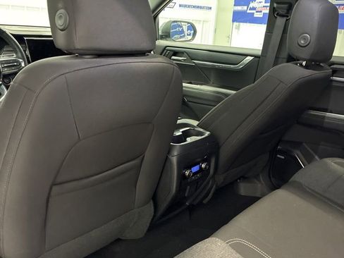 Used 2025 GMC Acadia Elevation image 32