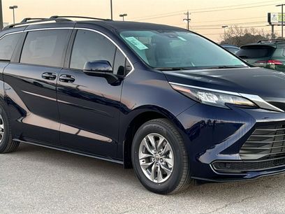 New 2026 Toyota Sienna LE