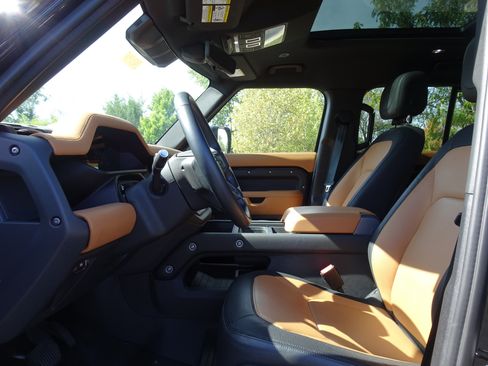 Certified 2024 Land Rover Defender 110 X-Dynamic SE AWD/4WD image 10
